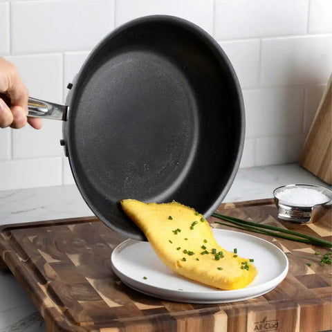 D5 Polished Pro Nonstick 5-ply Bonded Cookware, Egg Perfect Pan, 9 inch